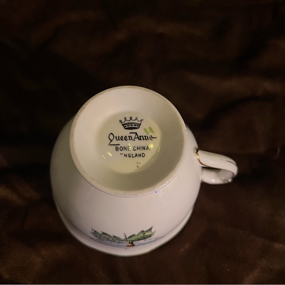 Queen Anne Bone China teacup - Picture 3 of 3
